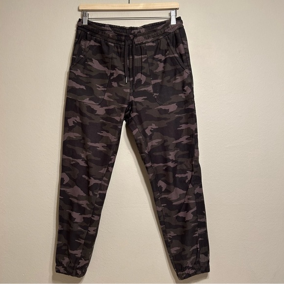 Athleta Pants - Athleta Camo Farallon Jogger Black Olive Size 8